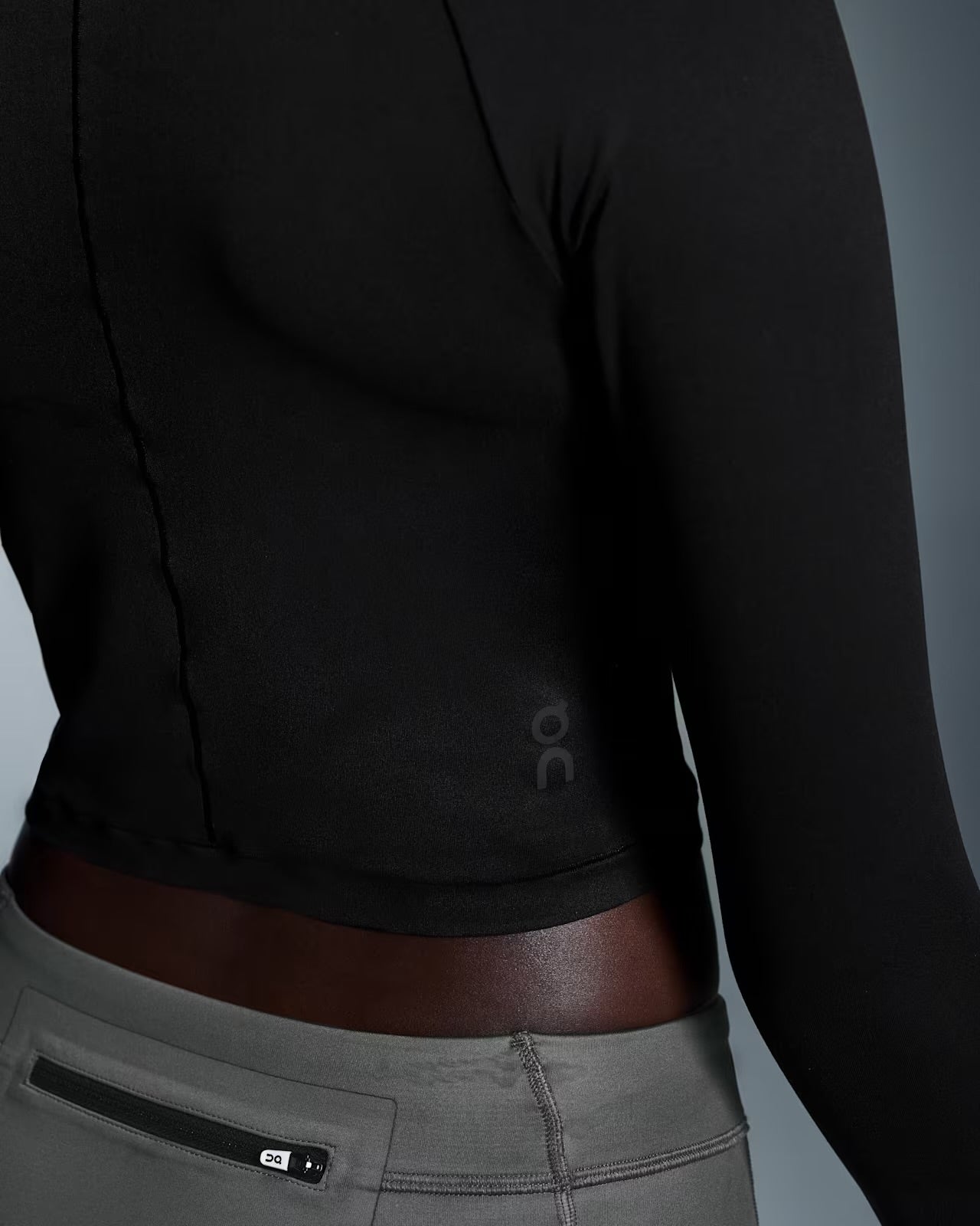 Ladies On Cloud Studio Long-T Crop (Black)